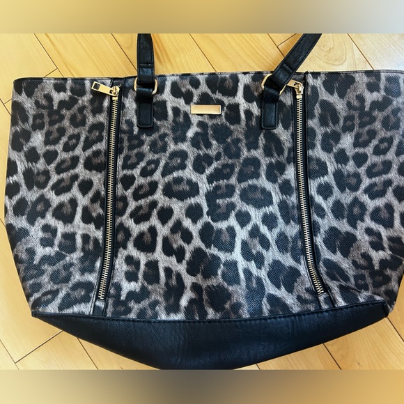 New animal print tote bag with red lining. - Picture 4 of 6
